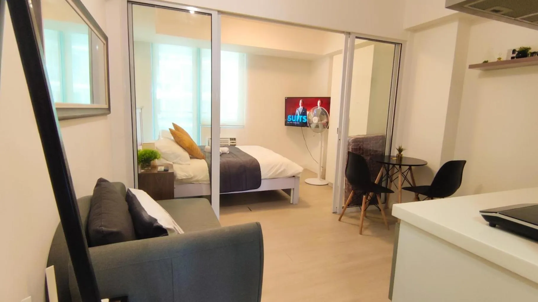 Azure Pool View Unit In Paranaque Manila Apartment